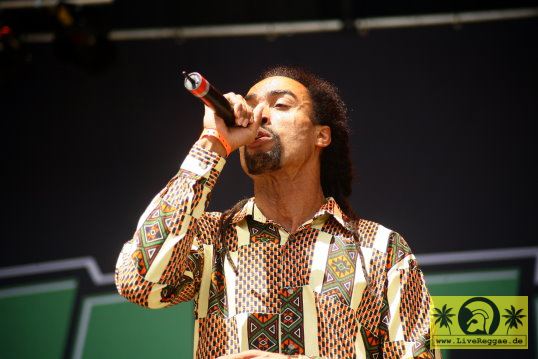 Ade Bantu (D) and The Afrobeat Academy Band 22. Summer Jam Festival - Fuehlinger See, Koeln - Green Stage 08. Juli 2007 (7).JPG